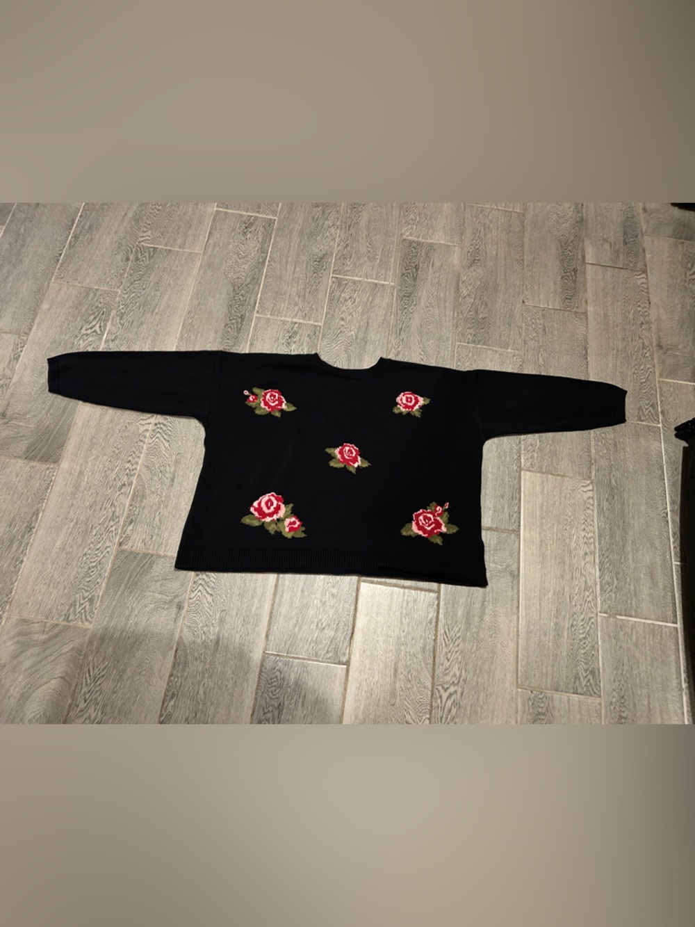 Coldwater direct Black Floral Embroidered Crewneck Sweater - size xl